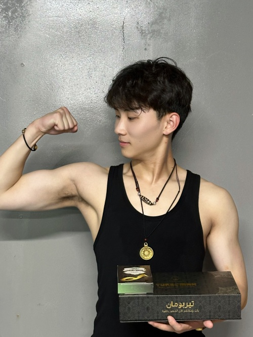 李哥健身房打卡常带的小秘