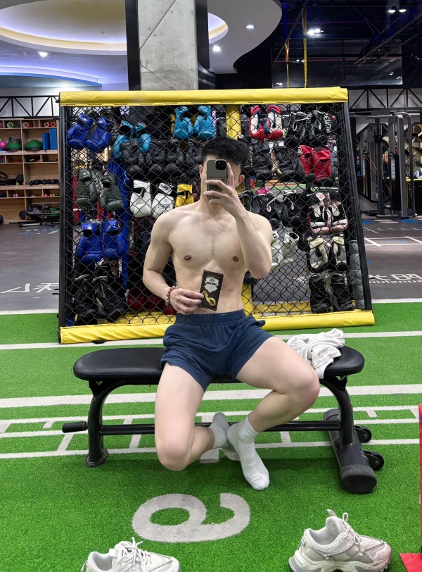 李哥应酬忙到身体亮红灯？迪拜特勃帮他平衡生