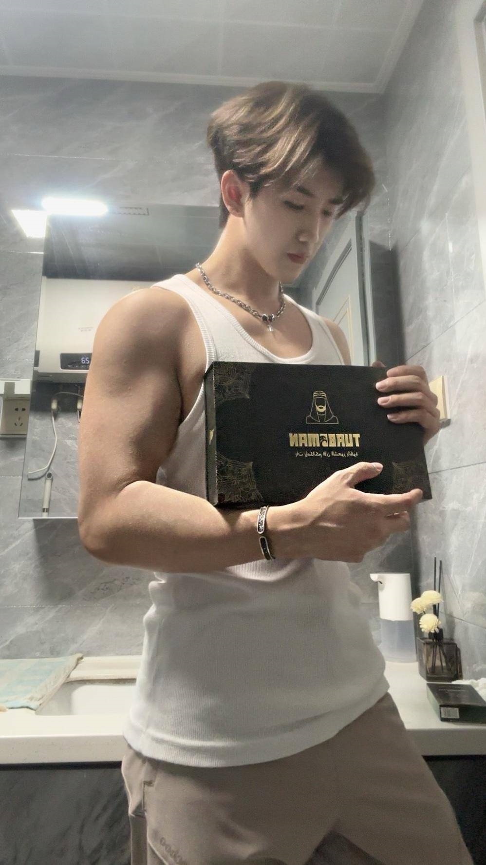 不想被久坐拖垮？纪先生靠迪拜特勃+运动找回好